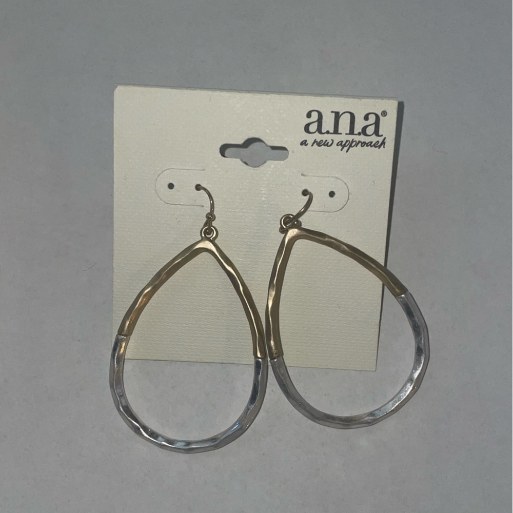 ANA Hoop Earrings